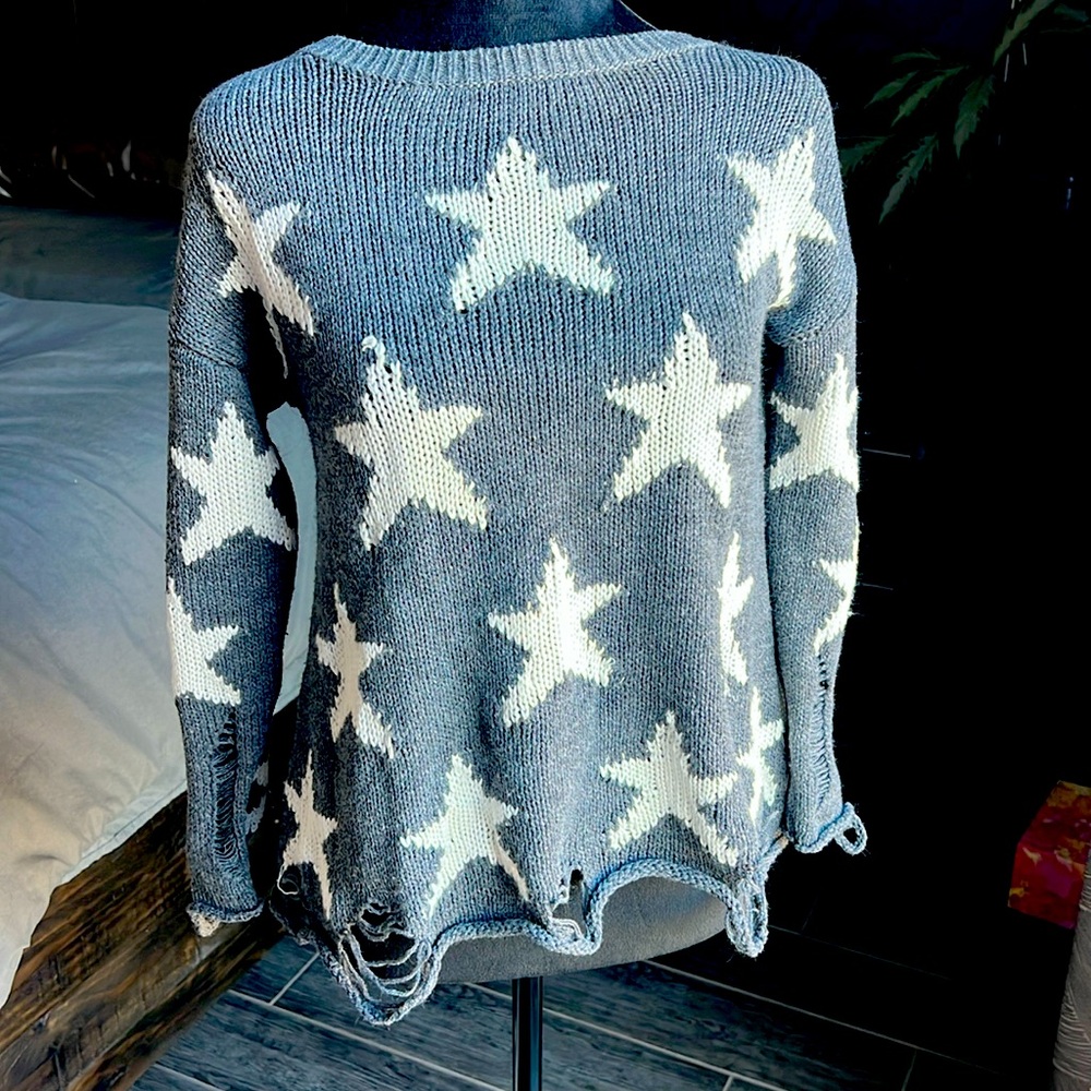 Fantastic Fawn pre-loved distressed star sweater sz SM